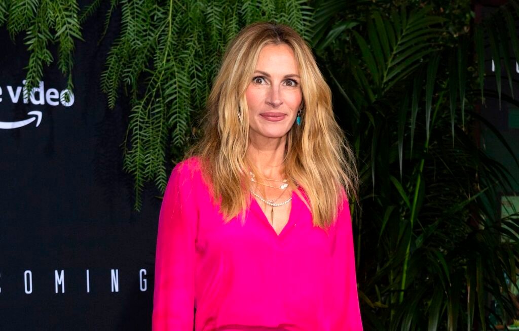 Julia Roberts in a pink outfit