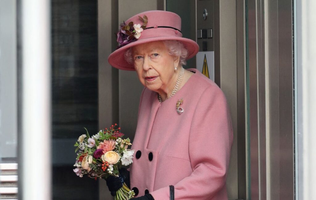 Queen ELizabeth in a pink outfit