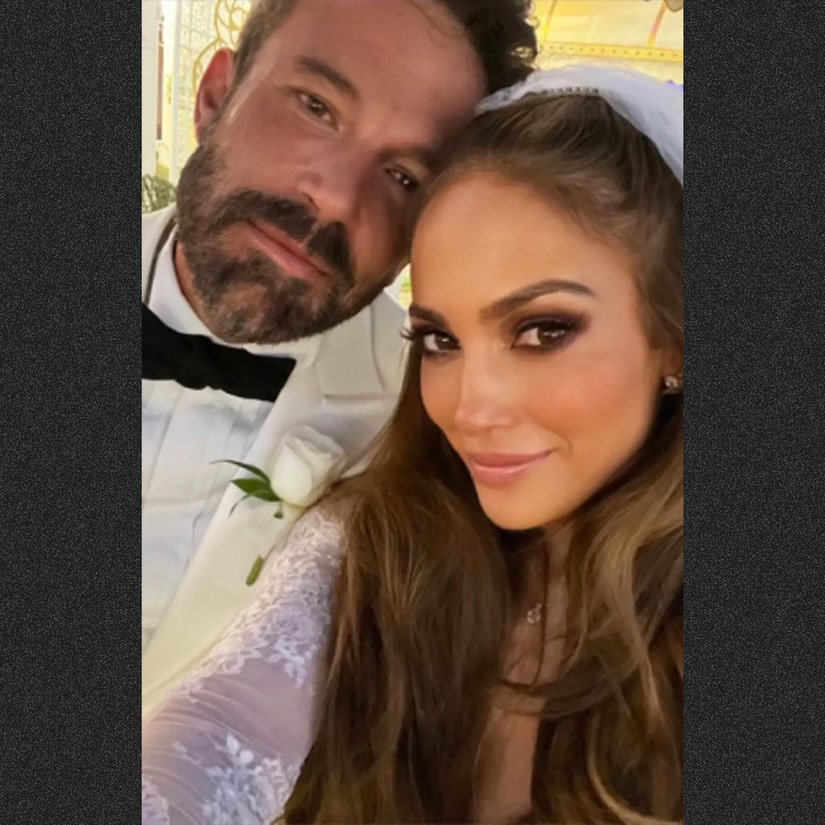 Witness at Jennifer Lopez and Ben Affleck's Las Vegas Wedding Spills New Details