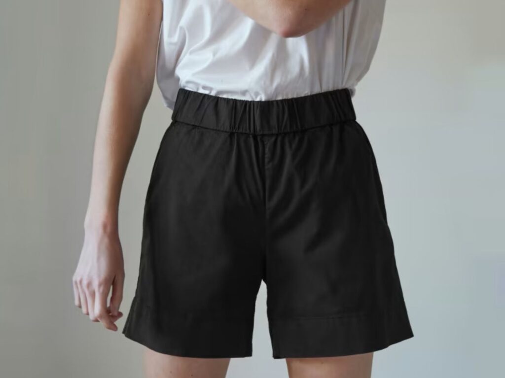 Everlane Easy Short in washed black