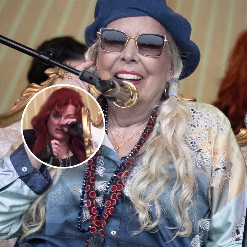 Joni Mitchell Surprises with Emotional First Performance Since 2015 Aneurysm: 'I Didn't Sound Too Bad'