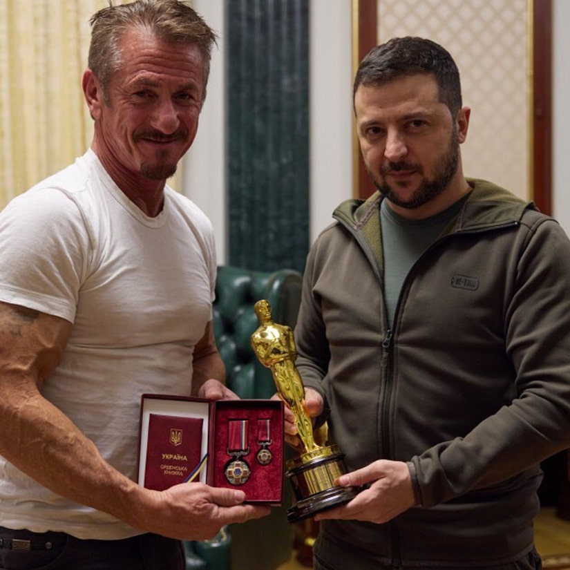 Sean Penn Loans Oscar Statuette to Ukrainian President Volodymyr Zelenskyy