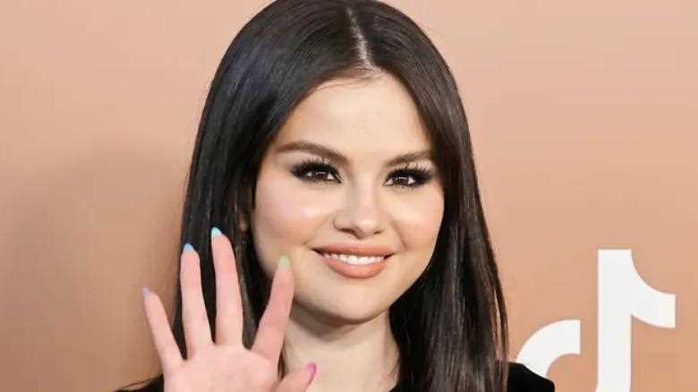 Selena Gomez Celebrates Becoming First Woman to 400 Million Instagram Followers