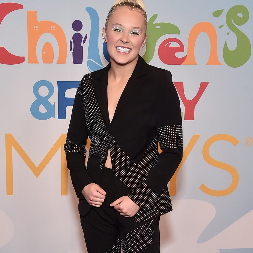 JoJo Siwa Opens Up About Sex Life, Shares Butt-Dial Horror Story