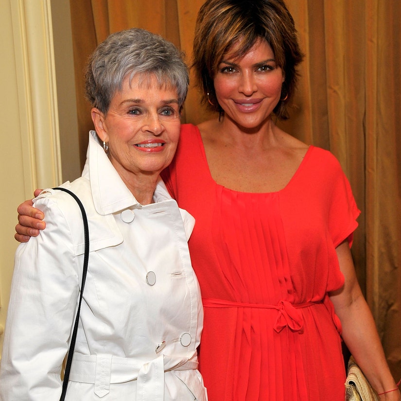 Lisa Rinna Claims She Quit RHOBH After Death Threats, Vision of Late Mom