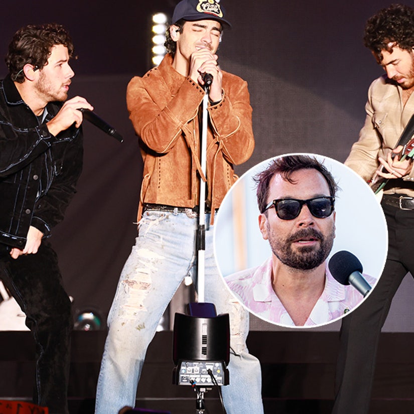 Jimmy Fallon Crashes Jonas Brothers Concert for Karaoke Killers and Social Media Is So Confused