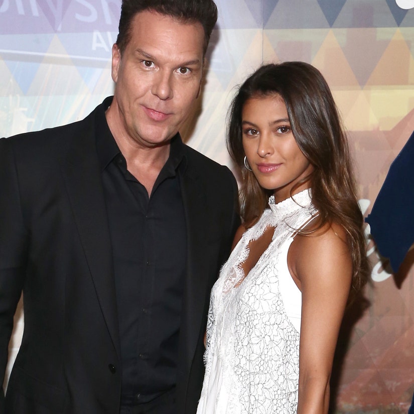 Dane Cook Marries Kelsi Taylor In Hawaiian Wedding -- See Bride's Gorgeous Dress!